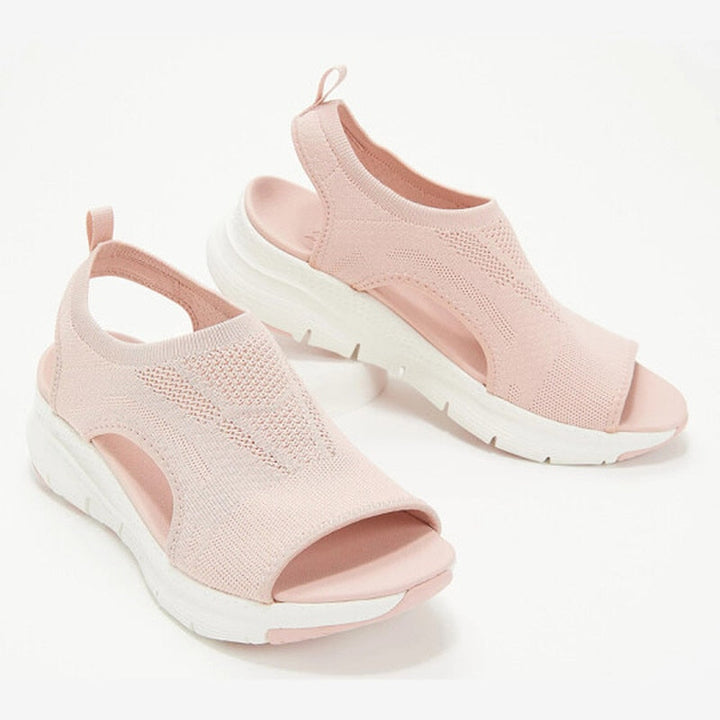 Close-up van de orthopedische zool van NiceFeet dames sandalen, biedt superieure voetondersteuning.
