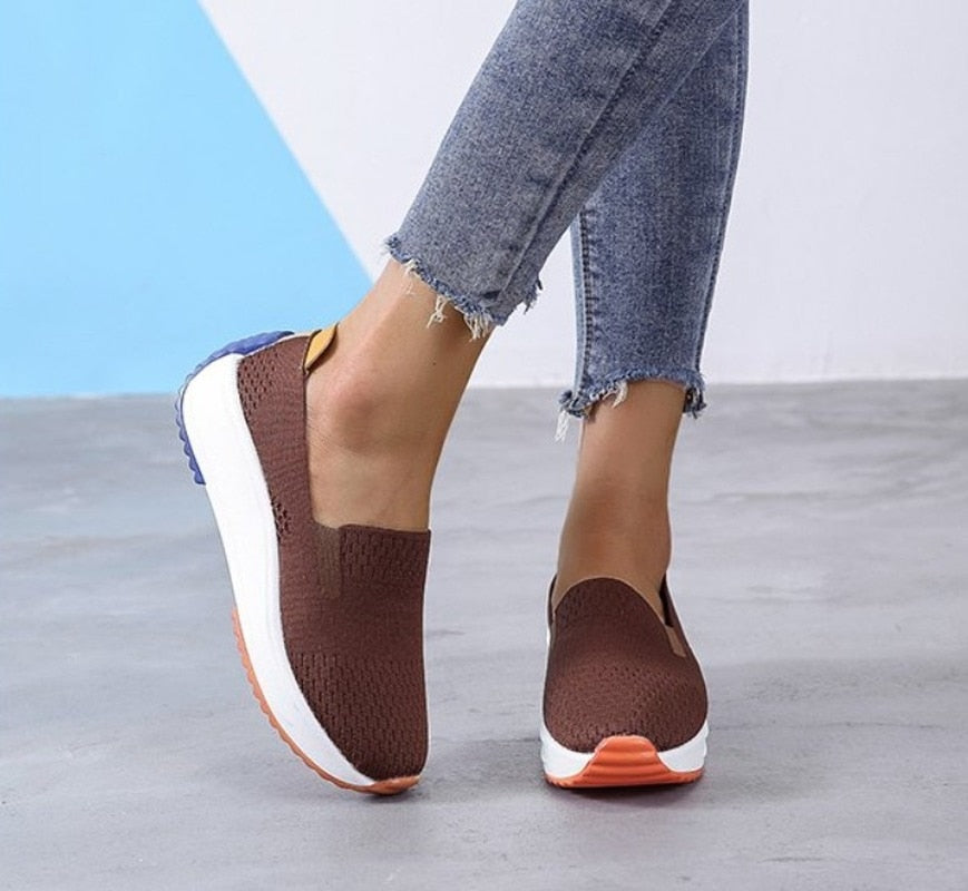 Dames schoenen met orthopedische kenmerken, speciaal voor langdurig draagcomfort en actieve ondersteuning.