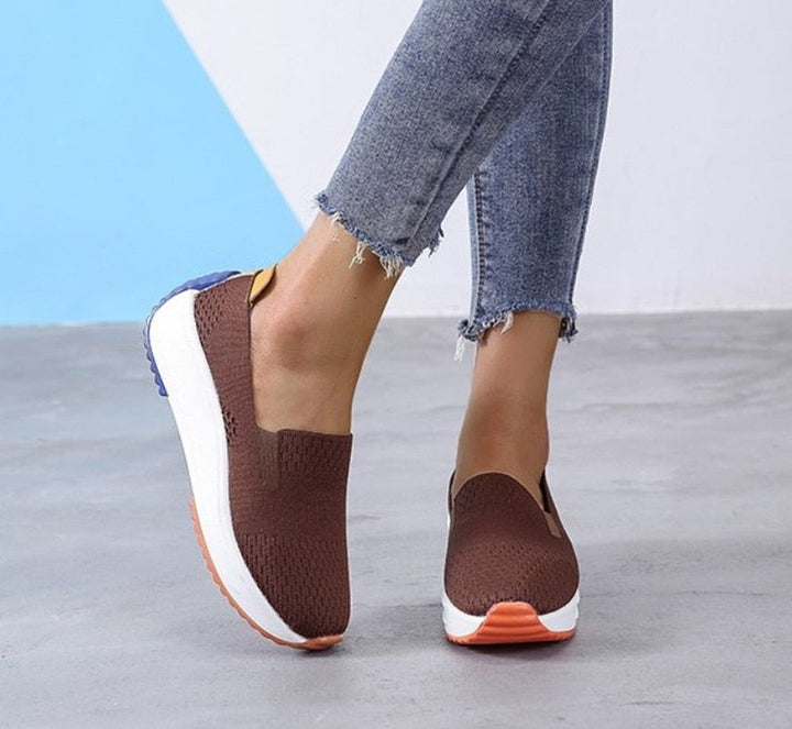 Dames schoenen met orthopedische kenmerken, speciaal voor langdurig draagcomfort en actieve ondersteuning.