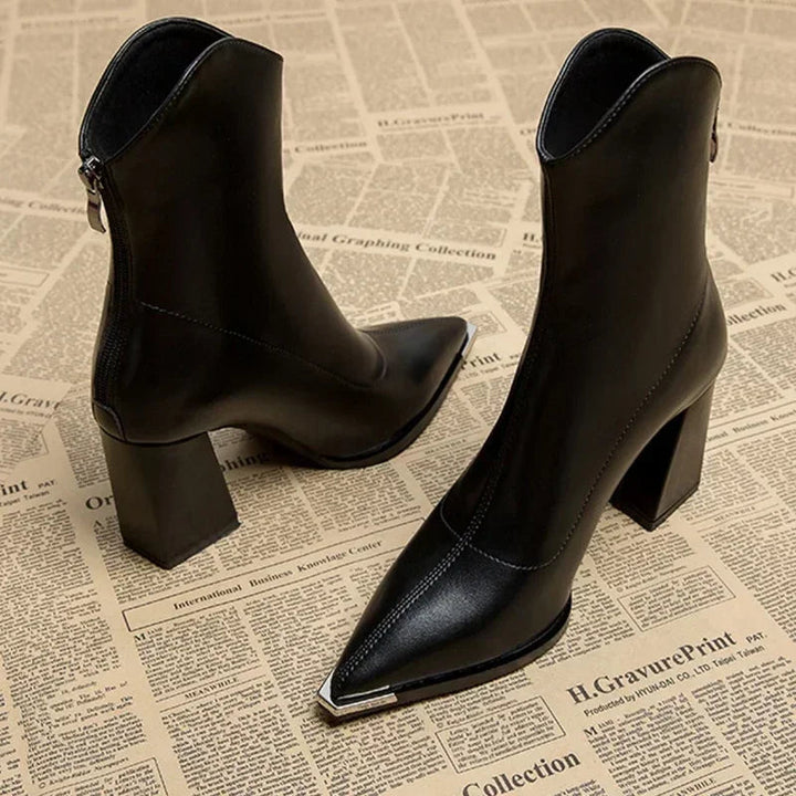 Stijlvolle zwarte dames orthopedische enkellaarzen, western design, warme fleece en comfortabele blokhak.