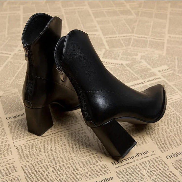 Winterse orthopedische dames enkellaarzen in western stijl, warm en comfortabel voor koude dagen.