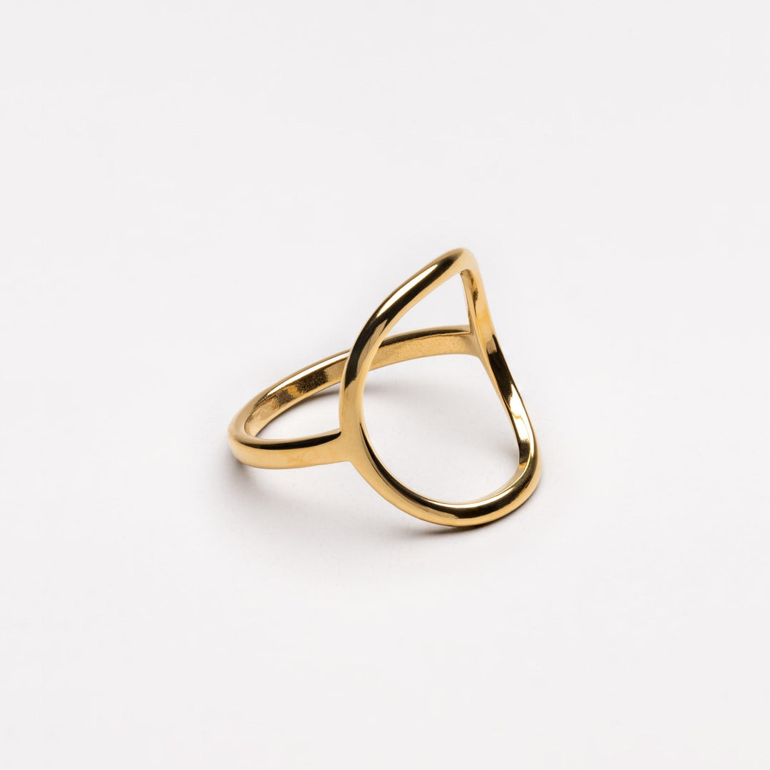 Dames ovale ring Noa in glanzend goud, elegant en minimalistisch sieraad.