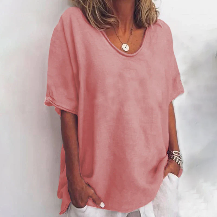 Zacht oversized T-shirt voor dames, met elegante V-hals en comfortabele loose fit voor de zomer.