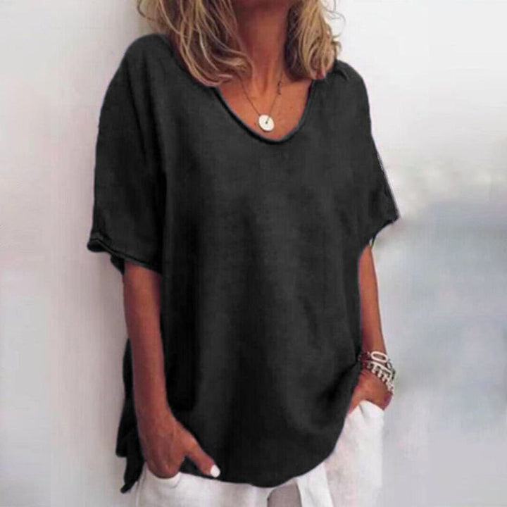 Modieus dames oversized T-shirt met V-hals, comfortabel en trendy voor een relaxte zomerse stijl.