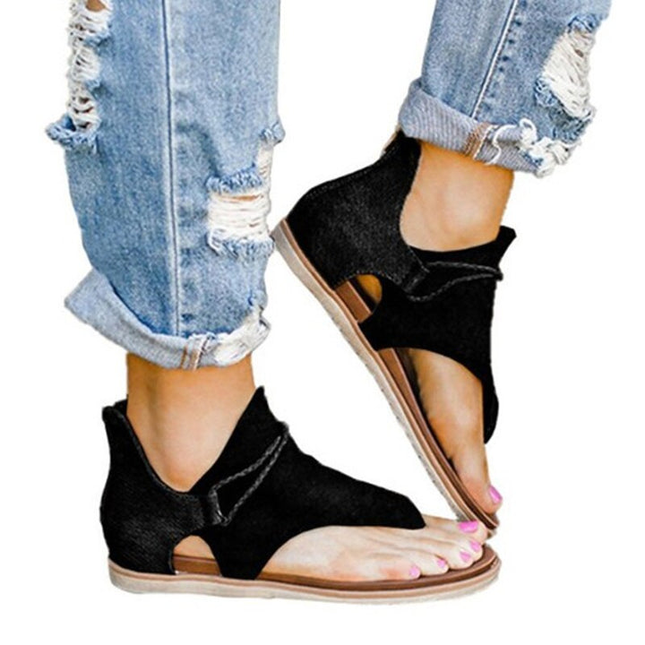 Comfortabele dames sandalen met modieuze panterprint, platte zool en perfecte voetondersteuning.