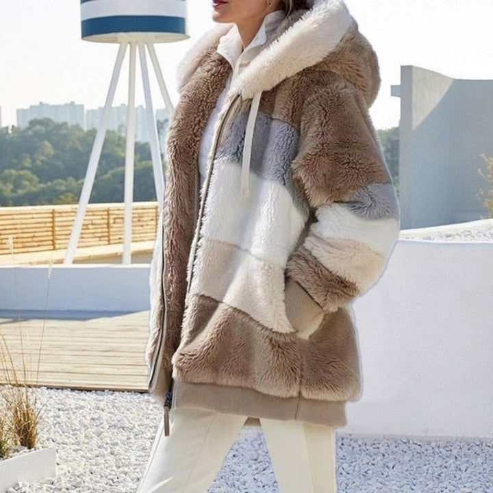 Oversized grijs fleece damesvest met capuchon; perfect voor loungewear en koude dagen.