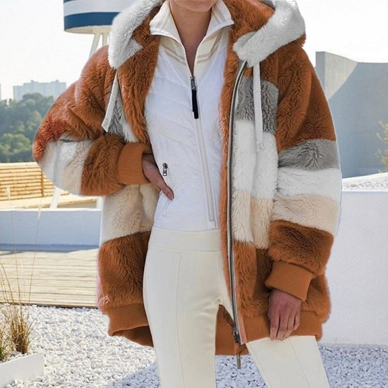 Stijlvol wit dames pluche vest met capuchon; zachte wintermode voor elke vrouw.