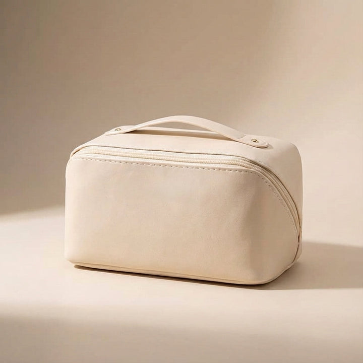 Witte ruime vierkante beautycase voor dames, perfect als make-up tas en cosmetica organizer voor onderweg.