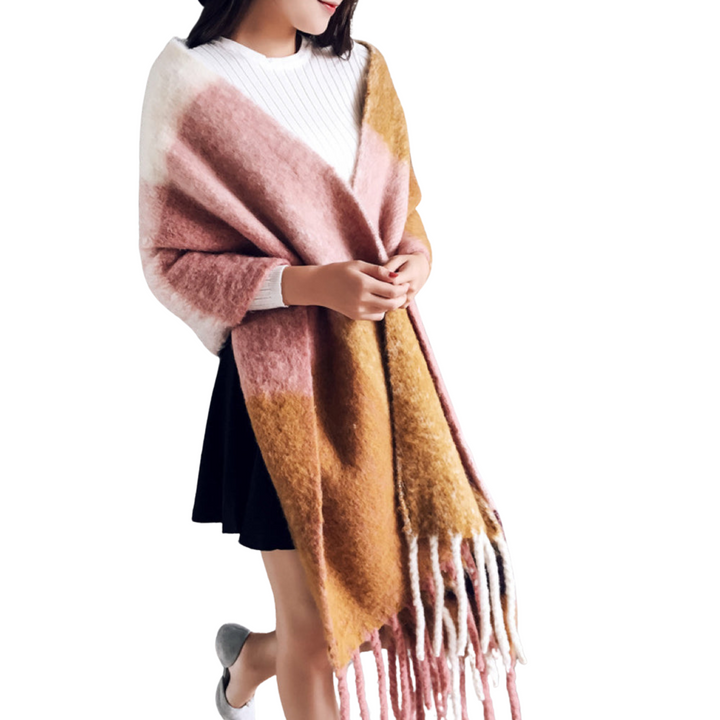 Veelzijdige dames sjaal, de "MargarietsScarf", perfect voor zowel warmte als een trendy mode statement.