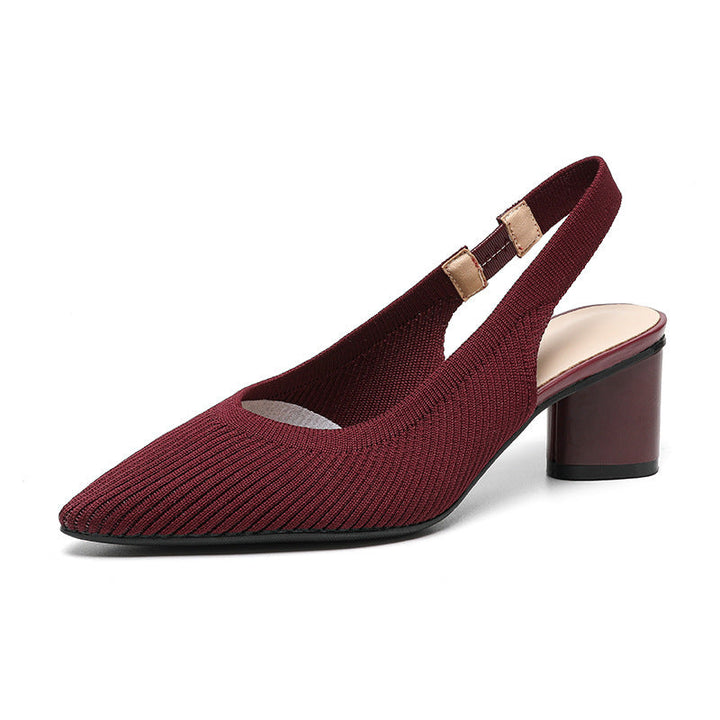 Verfijnde dames slingback pumps met spitse neus en elegante lage blokhak. Geschikt voor elke outfit.