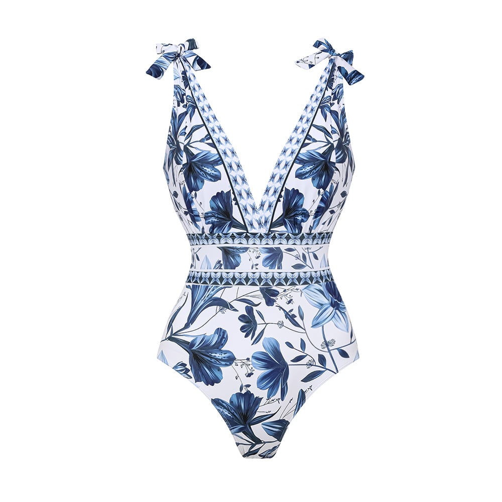Chic dames badpak met bijpassende rok, ideaal voor een stijlvolle dag op het strand.