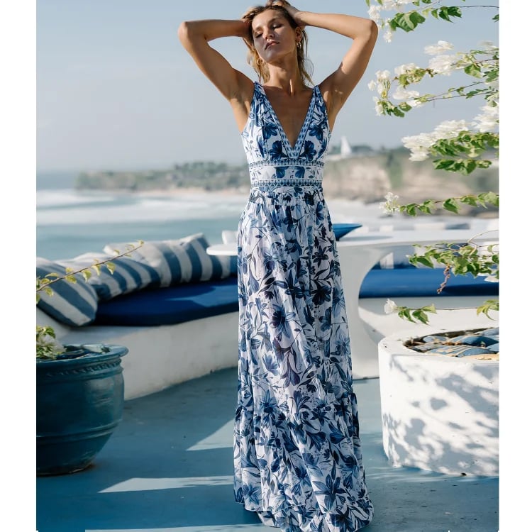 Elegante dames badmode set: badpak en A-lijn rok voor een veelzijdige strandlook.