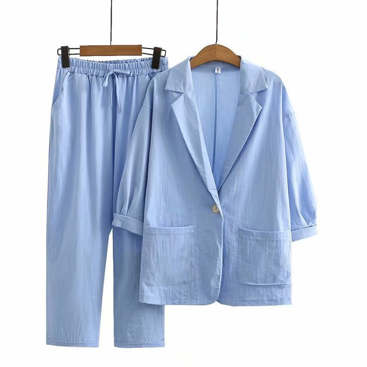 Veelzijdige dameskledingset met comfortabele blouse en broek, ideaal voor zowel casual als chique momenten.