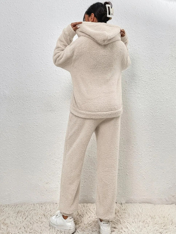 Zacht teddy dames loungewear set, met capuchon voor extra comfort.