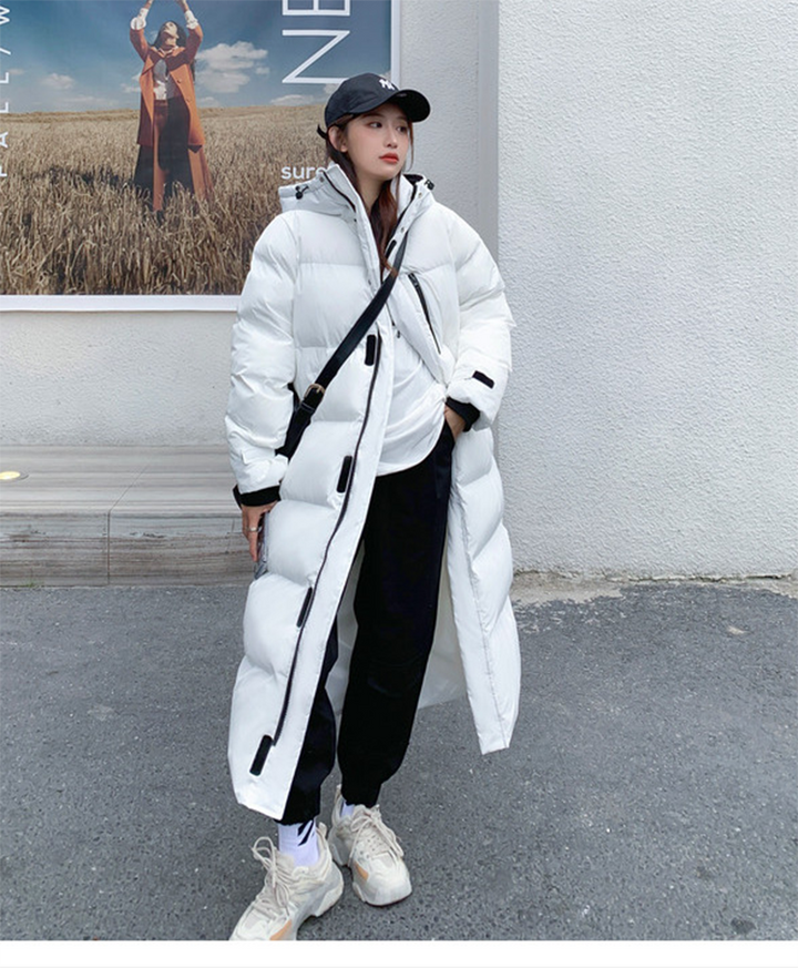 Dames in warme Tommy dons parka, klaar voor de winter. Stijlvolle en functionele winterjas.