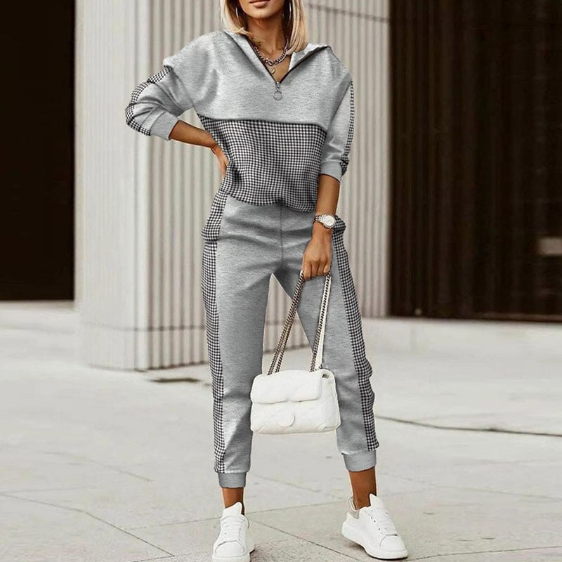 Stijlvol dames SalmasPakje trainingspak. Trendy en zacht, perfect als sportief huispak voor modebewuste dames.
