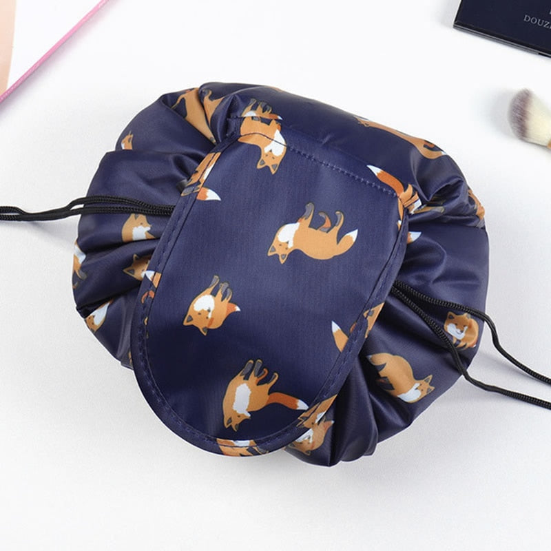 Compacte opvouwbare trekkoord make-up tas, waterdicht en ruimtebesparend voor elke reis.