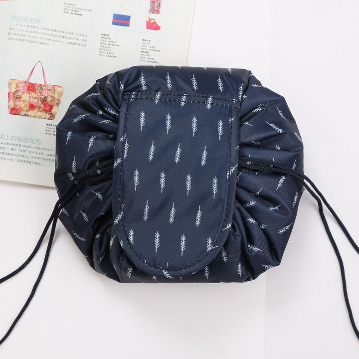 Innovatieve trekkoord tas voor make-up en toiletartikelen, makkelijk te openen en sluiten.