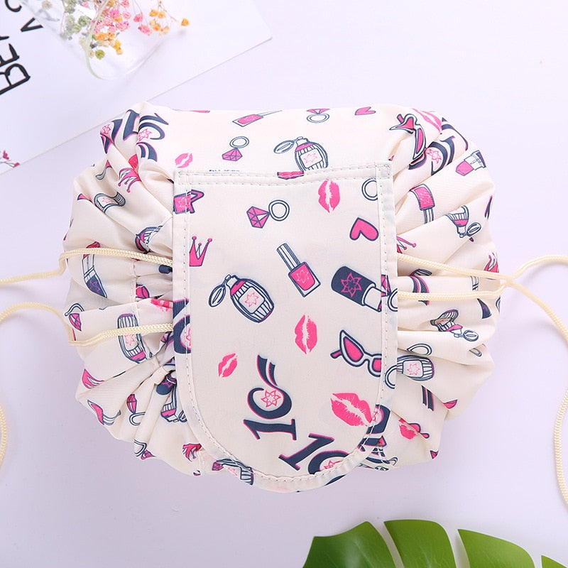 Ruime trekkoord cosmetica organizer voor dames, ideaal voor al je beautyproducten op reis.