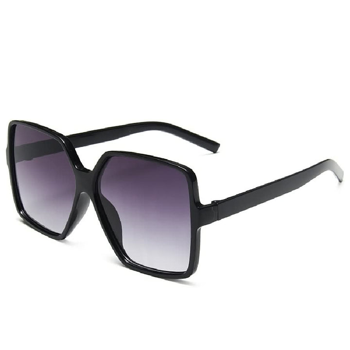 Grote, stijlvolle dameszonnebril met unieke gekleurde glazen voor een trendy look.