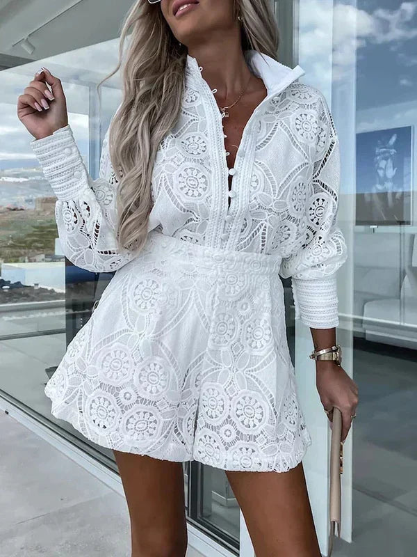 Dames tweedelig zomer set Mira: elegante crop top & shorts van kant. Perfect voor strand, vakantie & casual mode.