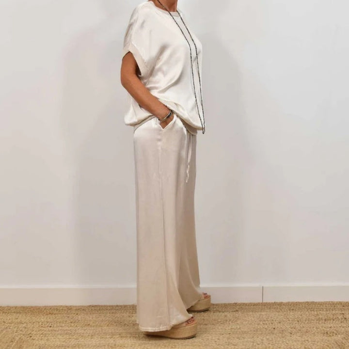 Tweedelige dames broek set met wijde pijpen, comfortabele relaxte fit. Ideaal voor een ontspannen dag.