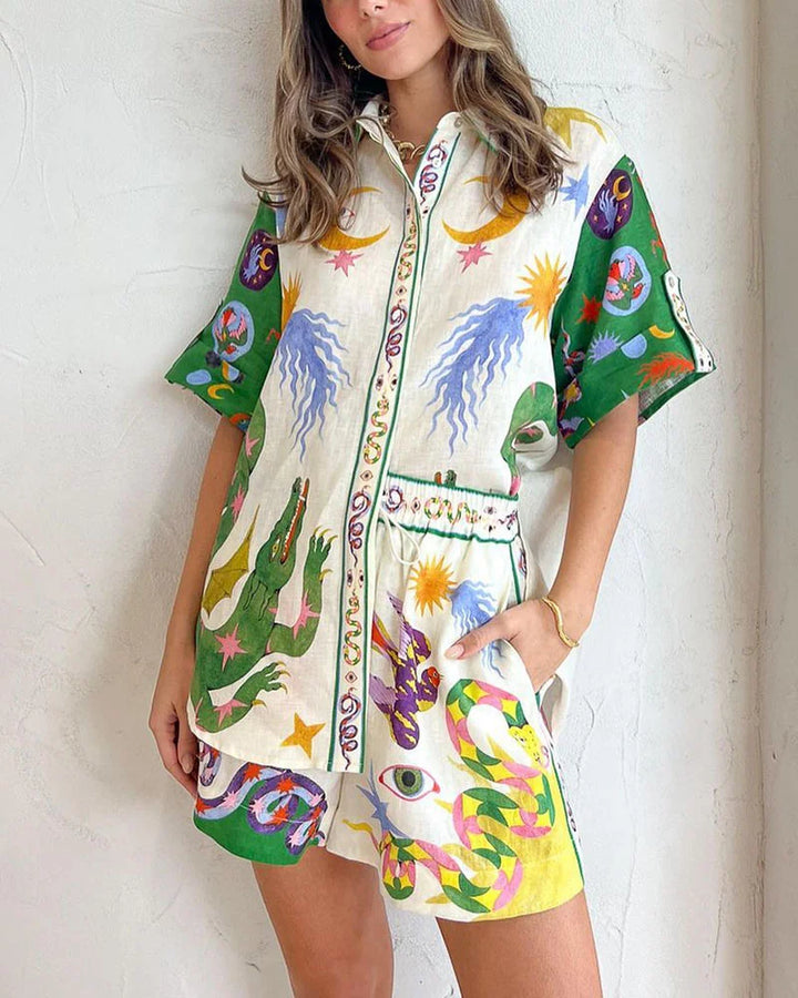 Kleurrijke dames zomer set met broek en top, ideaal voor een casual of elegante vakantie outfit.
