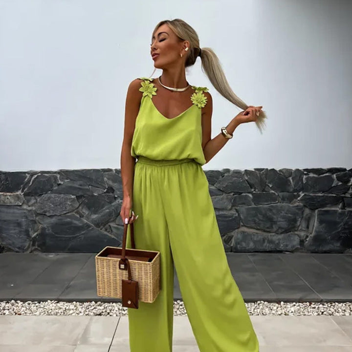 Dames V-hals maxi jumpsuit met elegante wijde pijpen. Perfecte comfortabele kleding voor zomeroutfit.