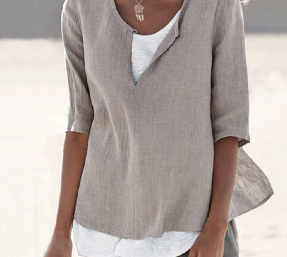 Dames V-hals shirt, comfortabel en stijlvol, ideaal voor casual zomerse outfits.