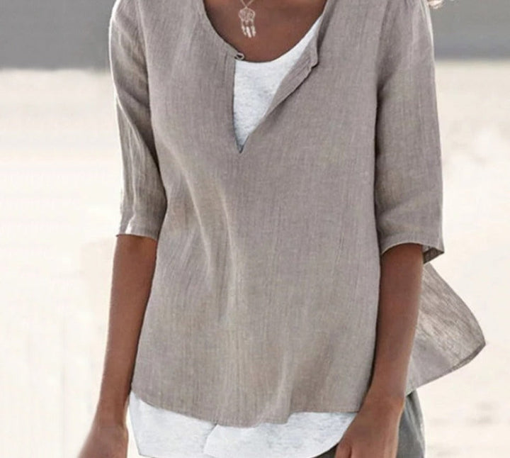 Dames V-hals shirt, comfortabel en stijlvol, ideaal voor casual zomerse outfits.
