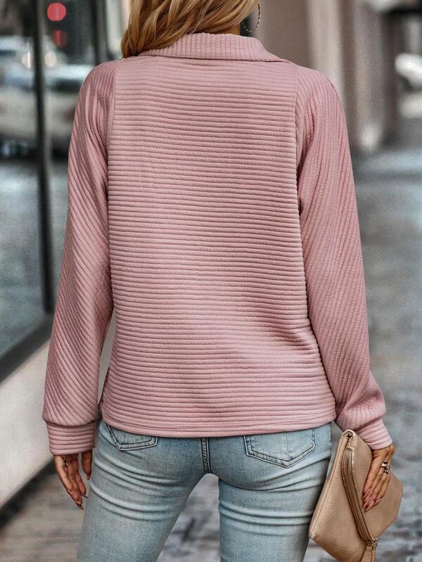 Veelzijdige dames V-hals trui met rits. Geschikt voor dagelijks comfort, fashion en een elegante look.