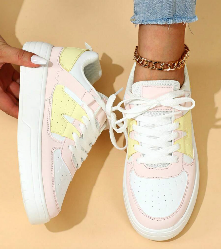 Moderne Valeen dames sneakers met levendige kleuren; ideaal voor casual en sportieve vrijetijdsschoenen.