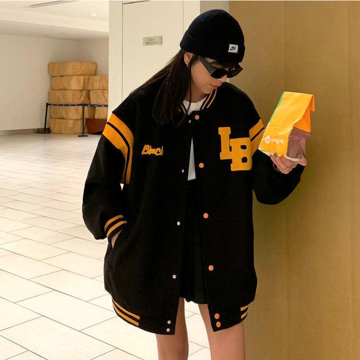 Oversized dames varsity jacket met trendy design, comfortabel bomberjack voor een moderne streetwear look.