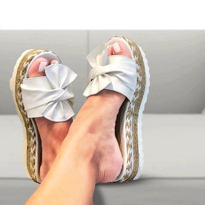 Modieuze dames zomerslipper: comfortabele vlindersandalen met rits, perfect voor vakantie.