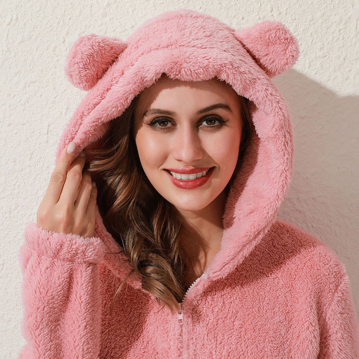 Zachte pluche dames jumpsuit met lange mouwen, een comfortabel gevoerd huispak voor de winter.