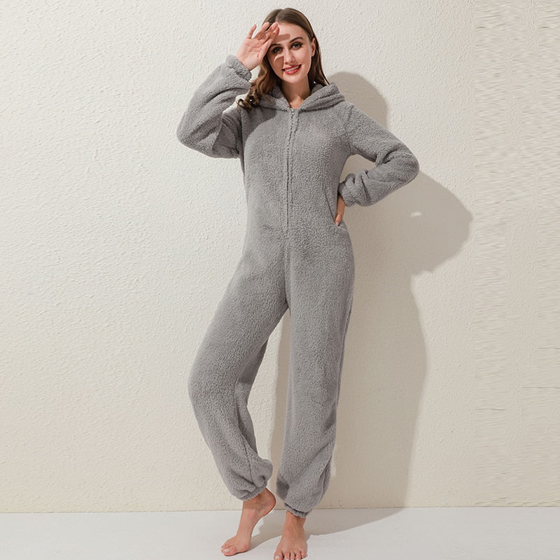 Gevoerde winter jumpsuit voor dames, heerlijk warm en zacht, ideaal als pyjama of comfortabele loungewear.