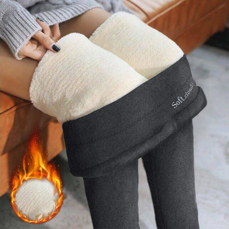 Dames loungewear pluchebroek, zacht, warm en met een comfortabele pasvorm voor elk figuur.