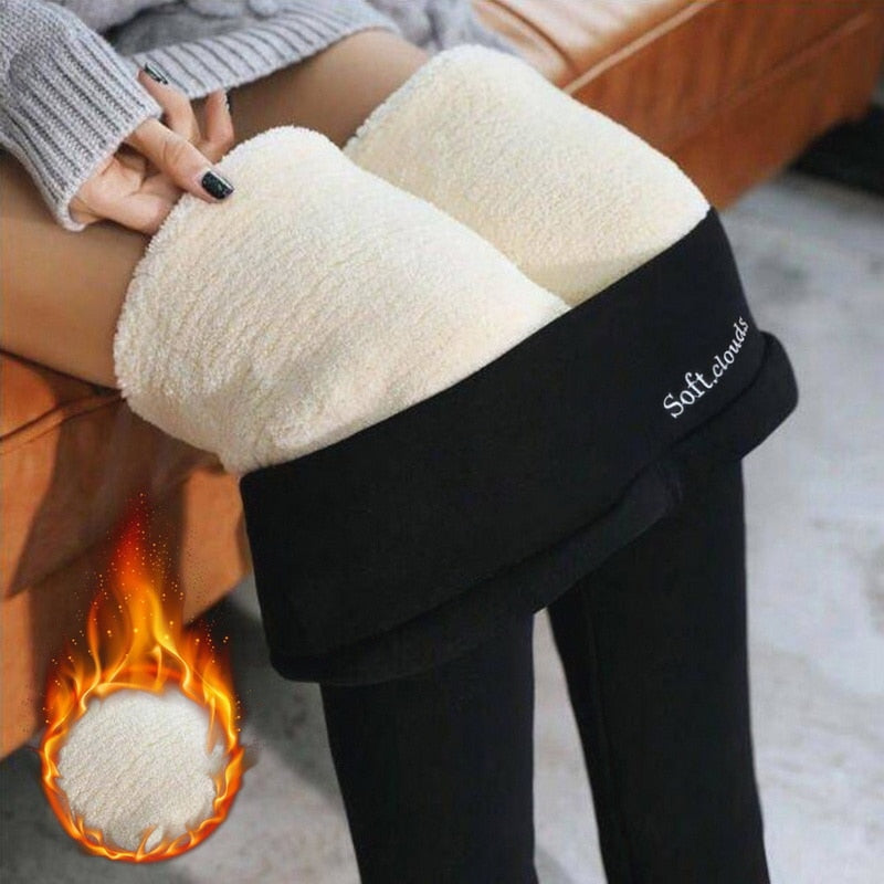 Zachte fleecebroek voor dames, ideaal als warme huisbroek tijdens de koude wintermaanden.