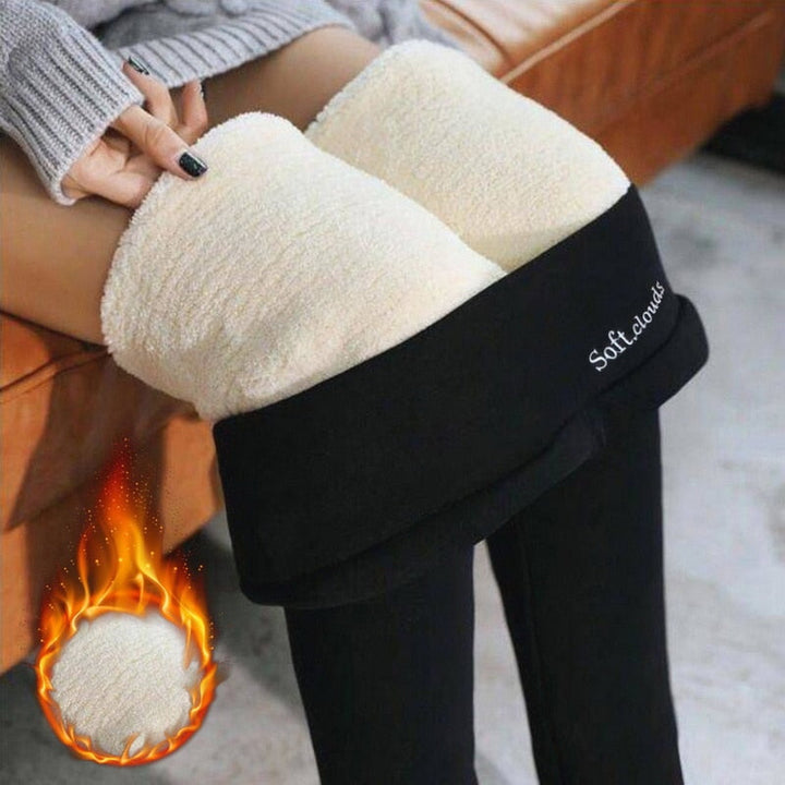 Zachte fleecebroek voor dames, ideaal als warme huisbroek tijdens de koude wintermaanden.
