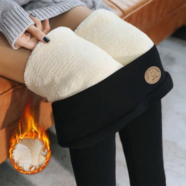 Damesmode pluchebroek, comfortabel en stijlvol, perfect te combineren met winterse outfits.