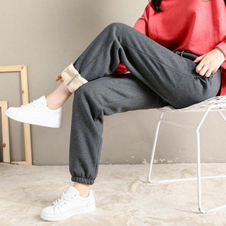 Zachte en warme fleece damesbroek, ideaal voor ontspanning en comfort in huis en daarbuiten.