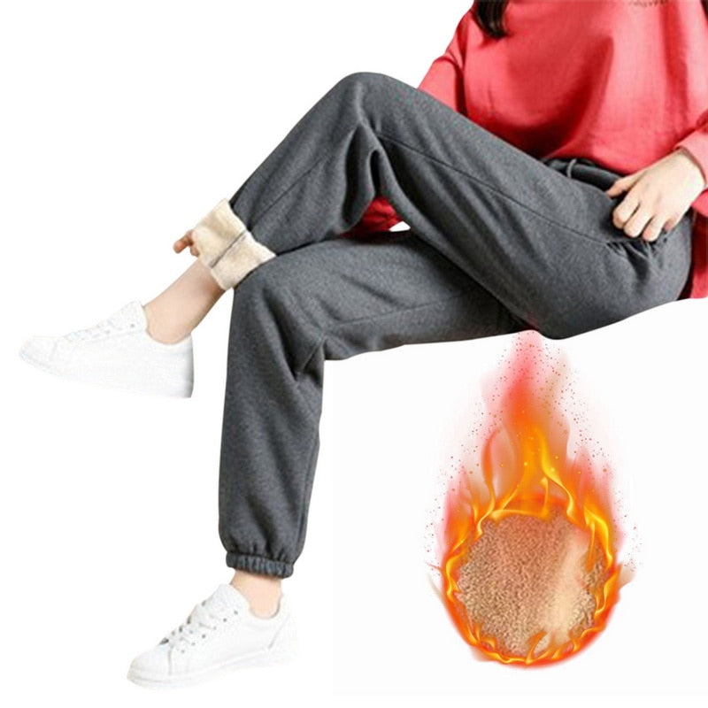 Hoogwaardige pluche broek voor dames, zacht aanvoelend en perfect voor ontspannen thuisdagen.