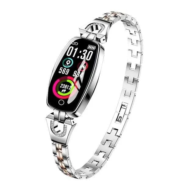 Zilveren FitStyle wearable, waterdicht, registreert stappen, calorieën en dagelijkse activiteit.