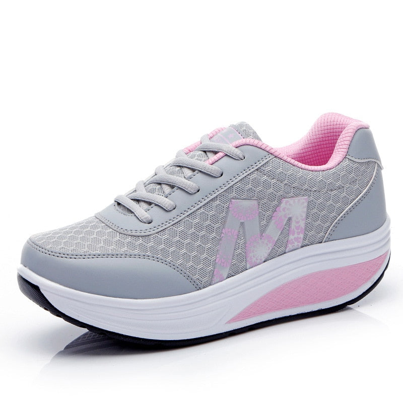 Stijlvolle Wazia™ dames sneakers, ademend en sportief, perfect voor wandelen of casual outfits.
