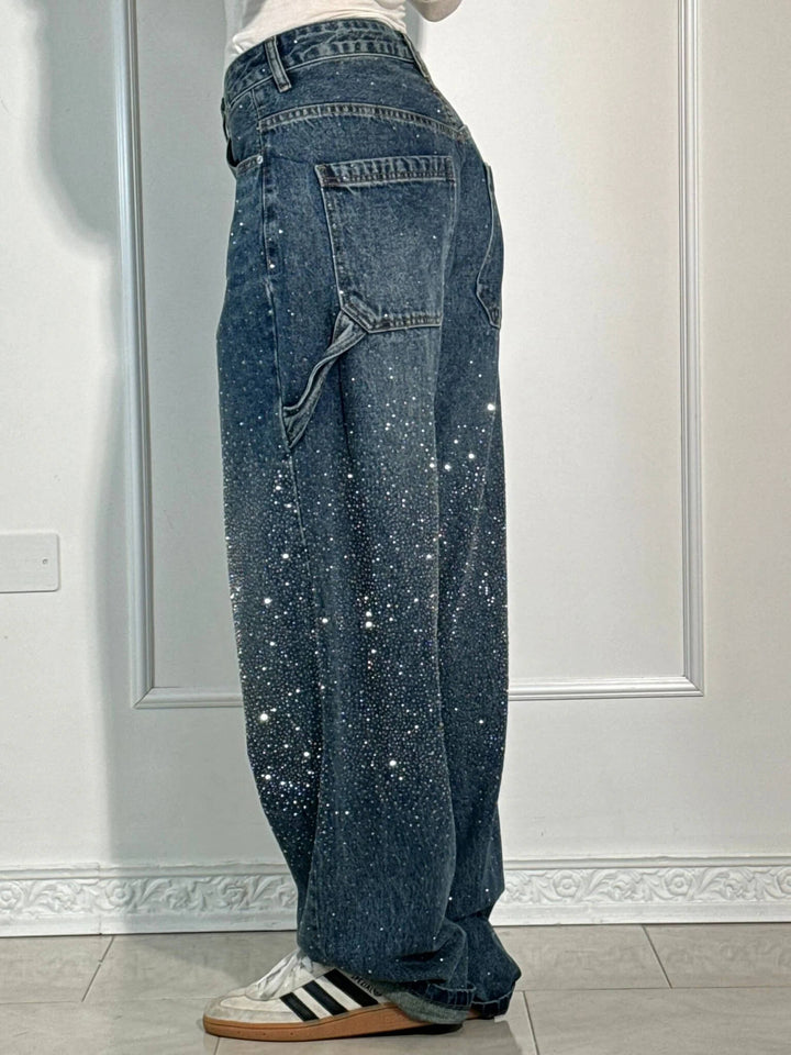 Comfortabele damesjeans met wijde pijpen en elegante strass details. Casual streetwear.