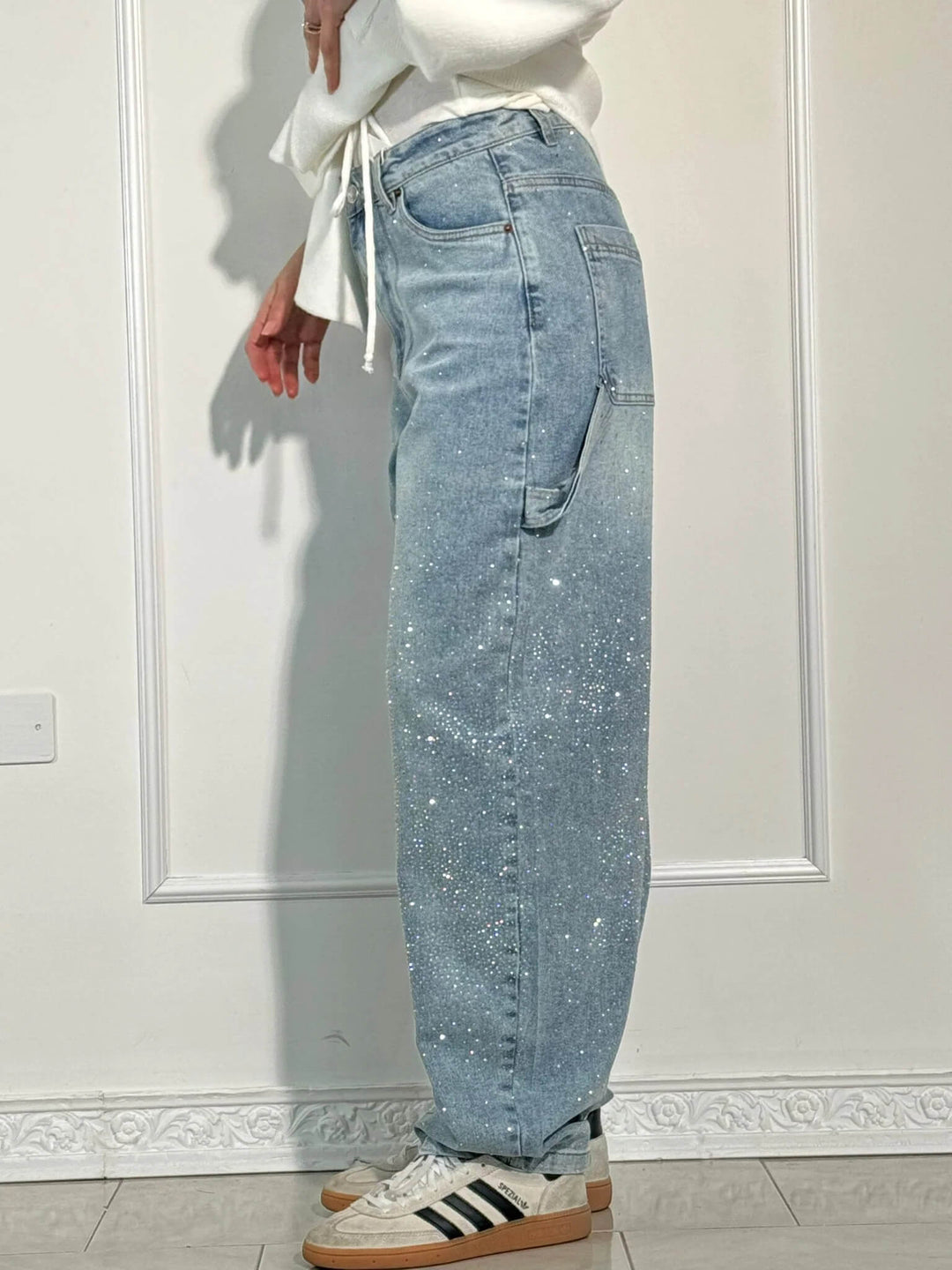 Festival ready dames glitter jeans, wide leg model met schitterende strass-steentjes.