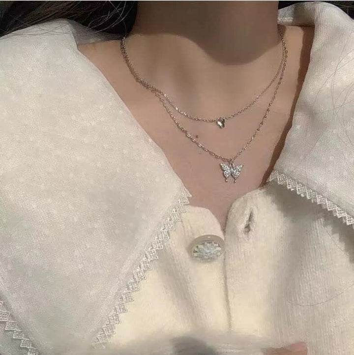 Zilveren vlinderketting, een perfect en uniek cadeau voor haar; elegant en tijdloos dames sieraad.