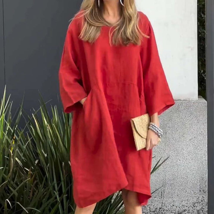 Trendy Malia damesjurk met ronde hals en losvallende snit, ideaal als luchtige zomerkleding.