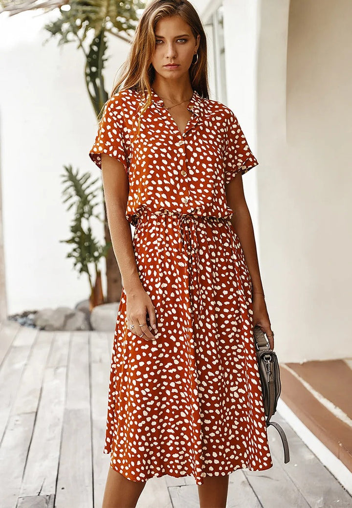 Zomerse midi jurk voor dames, met elegante print en luchtig comfort.