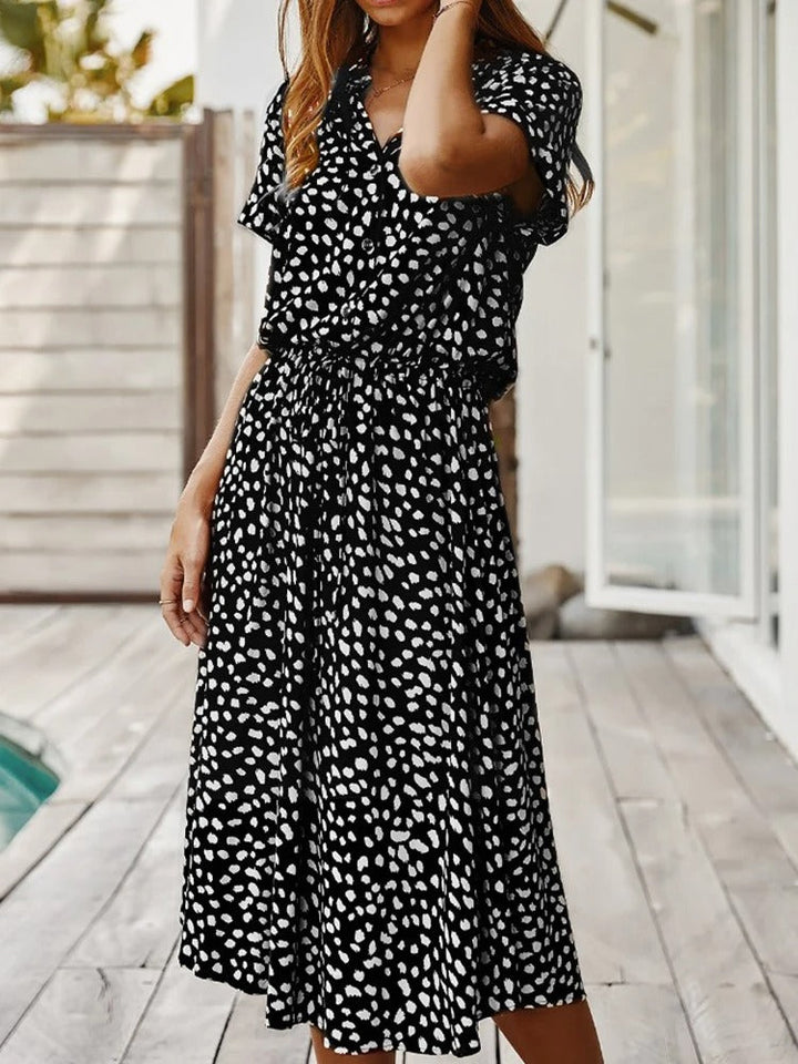 Damesjurk Sophia: comfortabel en modieus. Trendy print, korte mouwen, perfect als zomerjurk voor casual chic.